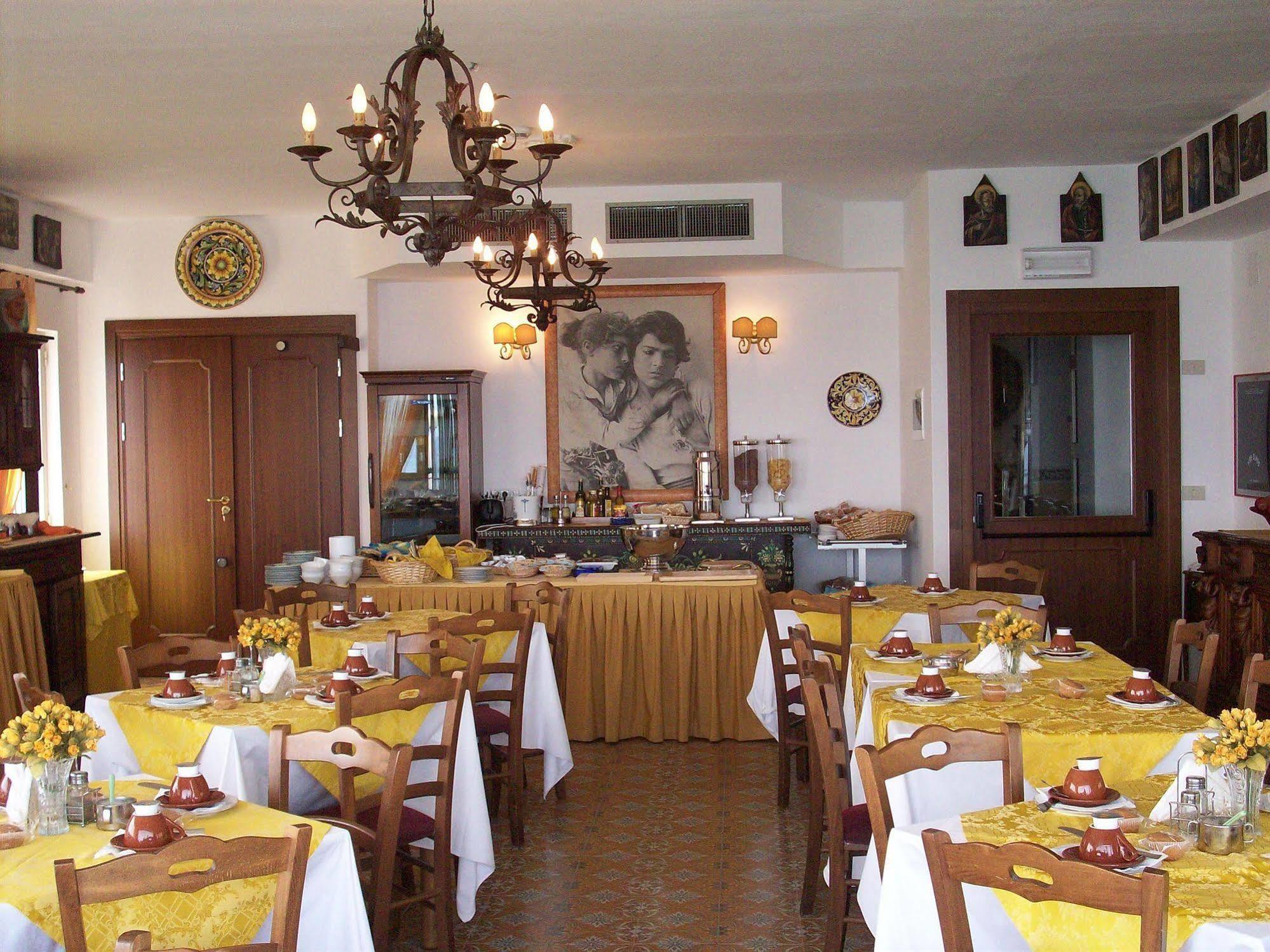 Hotel La Riva Giardini Naxos Εξωτερικό φωτογραφία